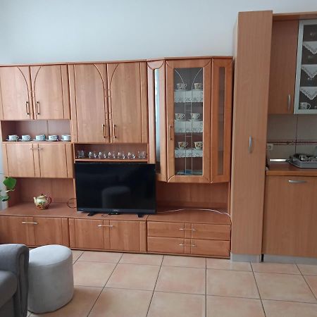 Apartman Mara Lovran Exteriör bild