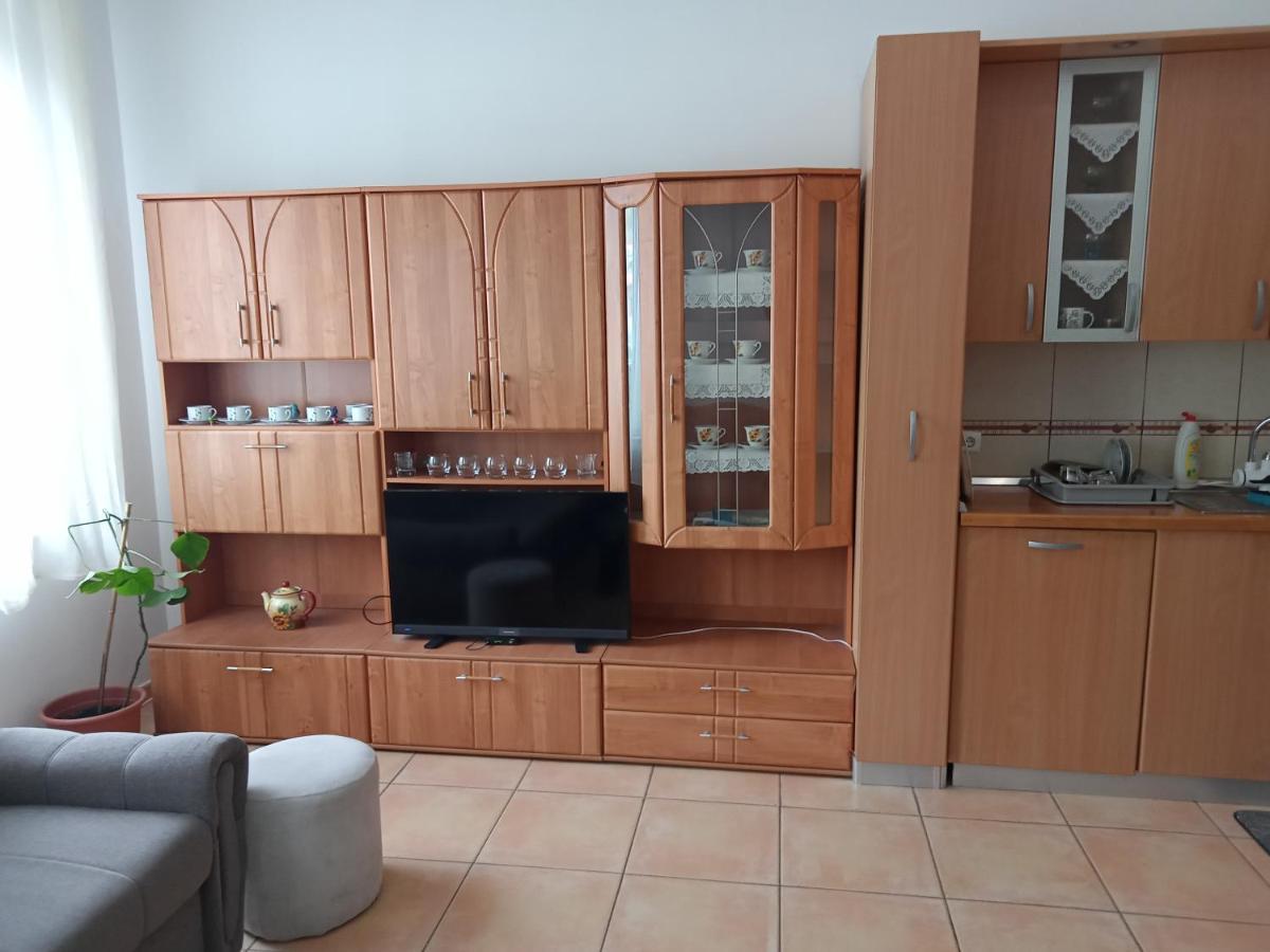 Apartman Mara Lovran Exteriör bild